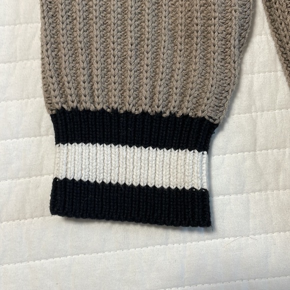 Sweater - Picture 2 of 8